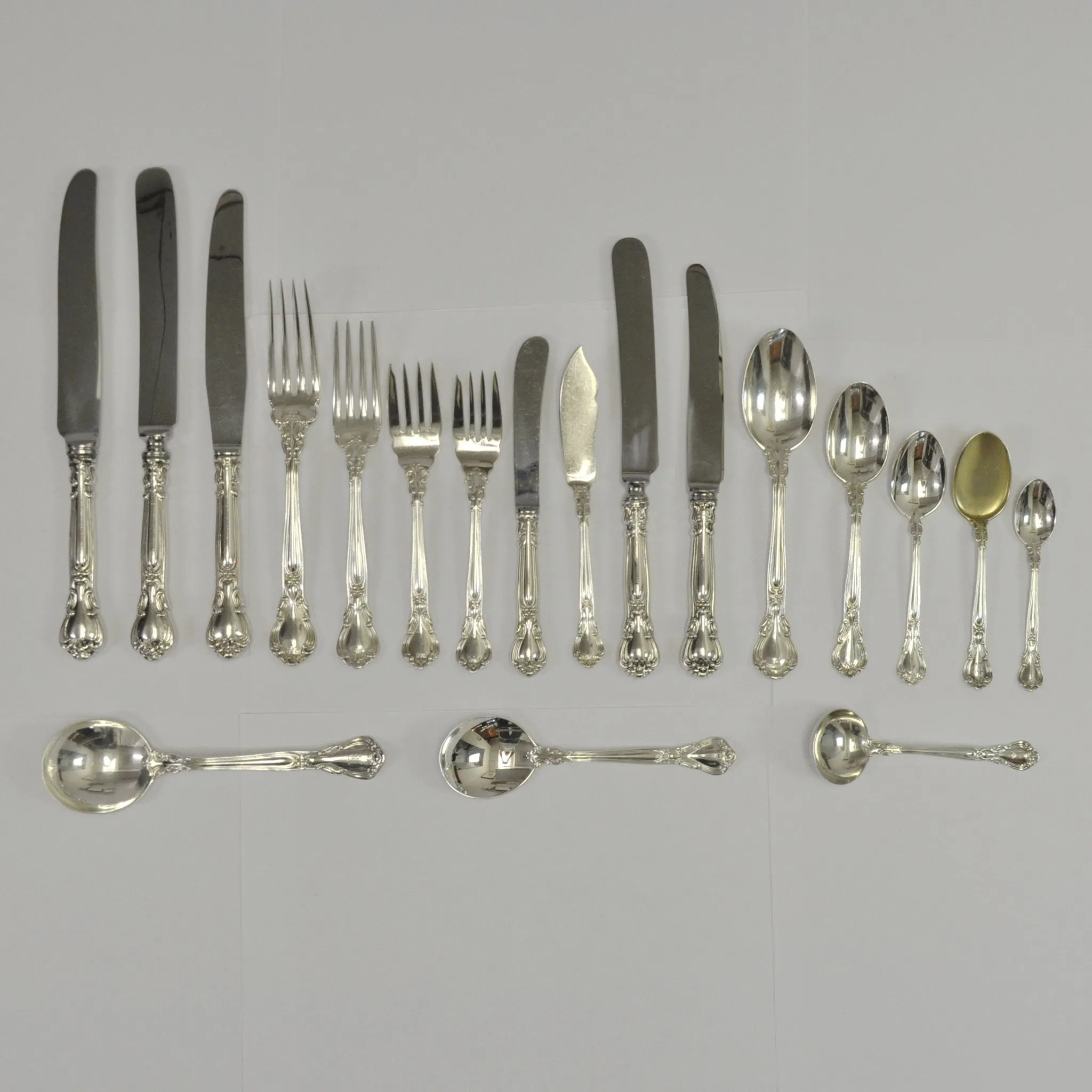 BIRKS CHANTILLY - Individual Place Setting and Serving Pieces